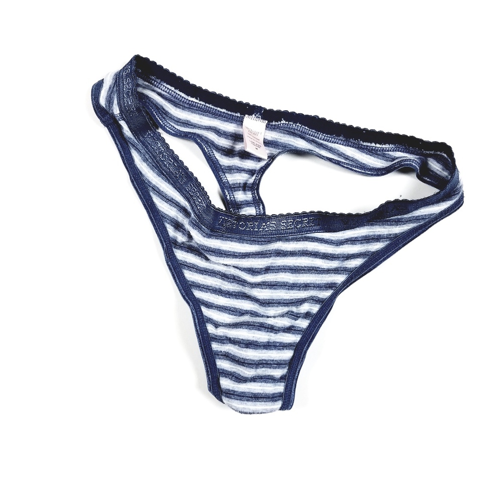 Victoria Secrets Women's Low Rise Thong Size M